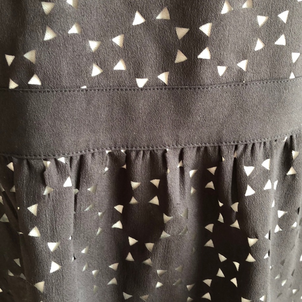 Cute Ann Taylor lasercut blouse - Picture 2 of 4